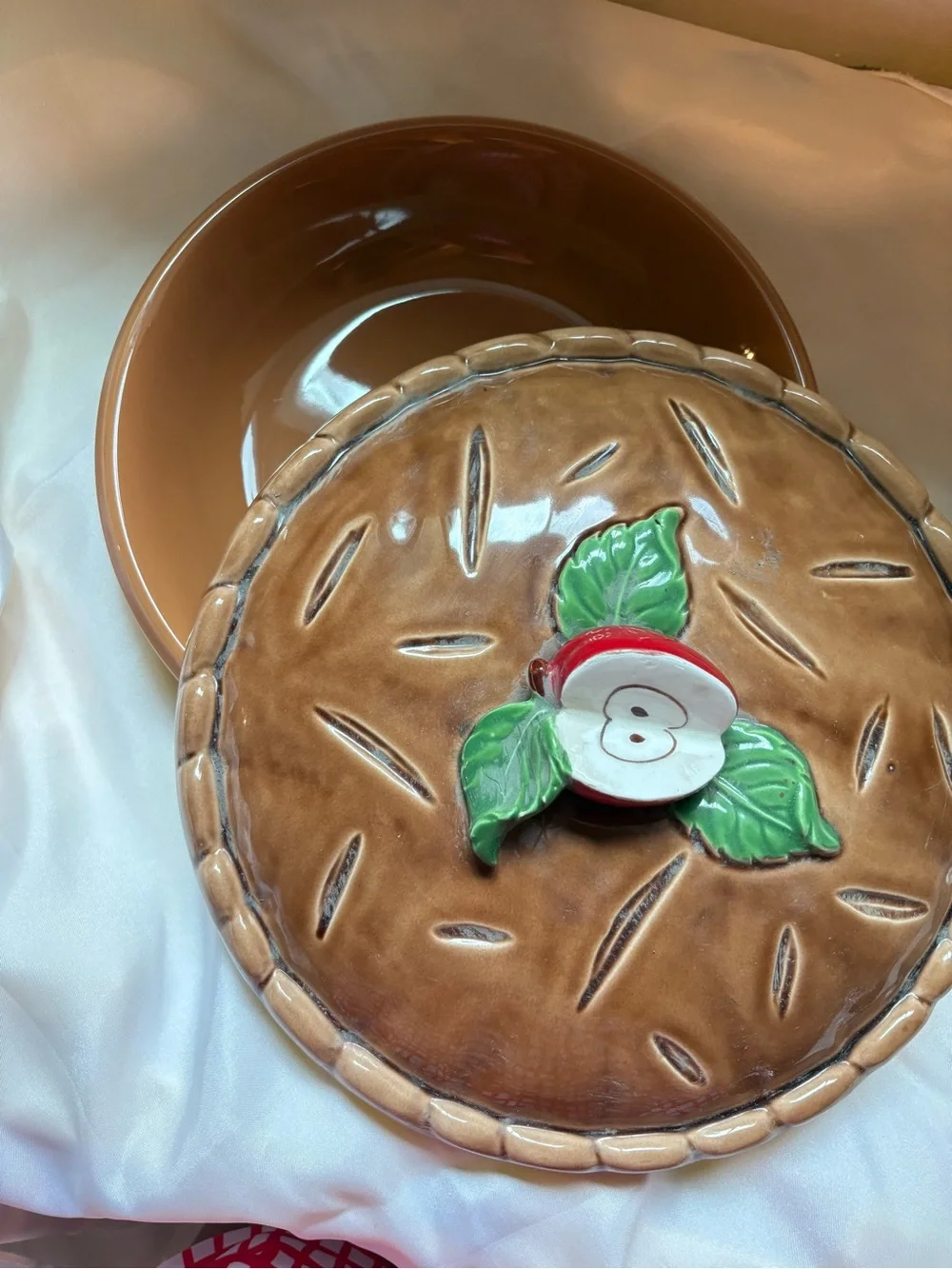 Vintage Apple Pie Ceramic Pie Keeper